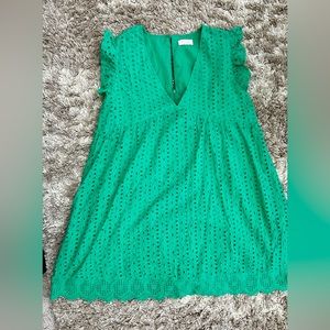 Beautiful bright green romper! Perfect for Spring and Summer time!!
